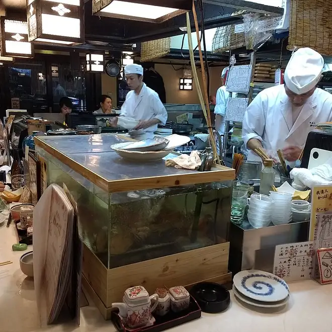 町なかにある話題の飲食店の外観